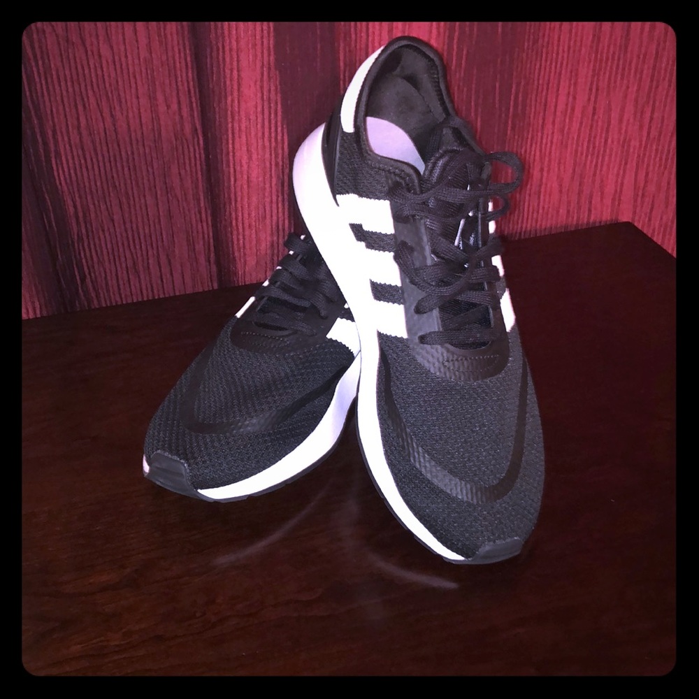Mens Addidas Sneakers NWOT